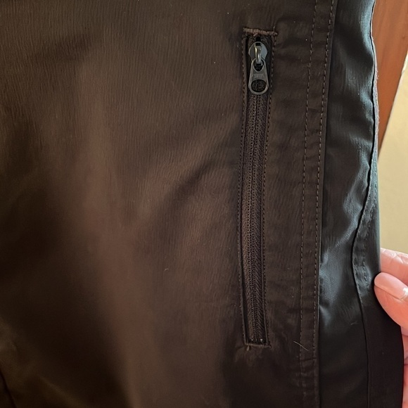 Nivo Women’s black skort with zipper pockets size 14 Preloved - Picture 2 of 9